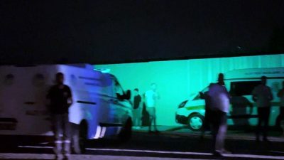 Sakarya’nın Serdivan ilçesinde D-100 karayolu kenarında park halindeki bir tırda