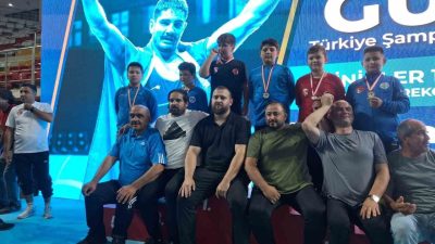Düzce Belediyesi Spor Akademisi, Sivas’ta düzenlenen Türkiye Şampiyonası’nda minik güreşçileriyle