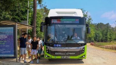 Kocaeli Büyükşehir Belediyesi’nin sahillere ulaşımı kolaylaştıran hattı 800CK, 1 ayda