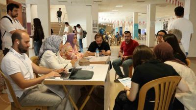 Düzce Üniversitesi (DÜ) tarafından düzenlenen, tanıtım günlerinde aday öğrencilere fakülteler,