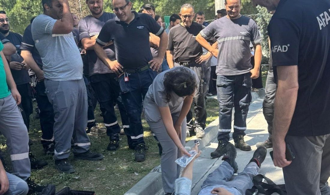 AFAD’dan uygulamalı yangın ve tahliye tatbikatı SAKARYA (İHA) – Sakarya AFAD ekipleri, afetlere hazırlık çalışmaları çerçevesinde