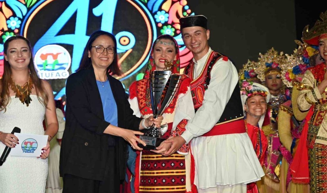 Altın Karanfil Halk Dansları Yarışması’nın kazananı Bulgaristan oldu Yalova Turizm Folklor Araştırma Geliştirme Gençlik ve Spor Kulübü Derneğince