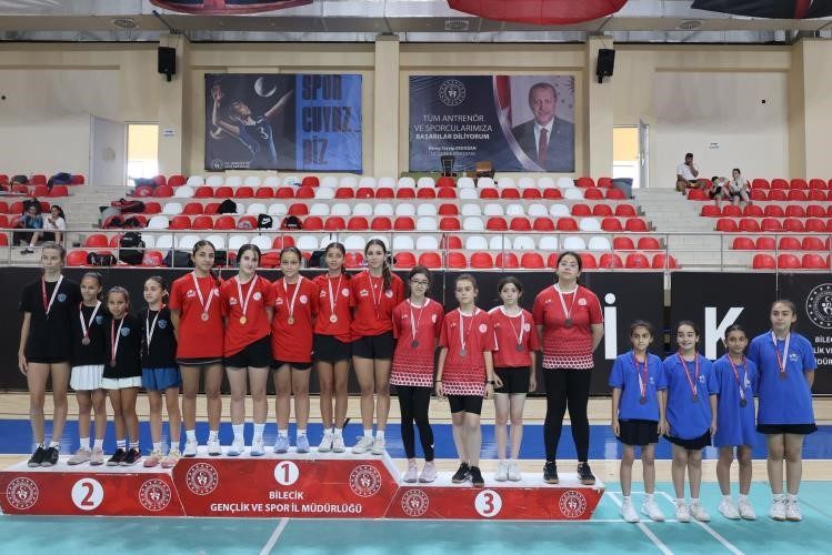 Anadolu Yıldızlar Ligi Badminton Grup Müsabakaları Bilecik’te tamamlandı Bilecik’in ev sahipliğinde düzenlenen Anadolu Yıldızlar Ligi (ANALİG) Badminton 1.