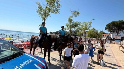 Kocaeli İl Jandarma Komutanlığı’na bağlı atlı jandarma timleri, yaz aylarının