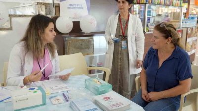 Kastamonu’da vatandaşları sigarayı bırakmaya teşik etmek amacıyla açılan stantta farkındalık