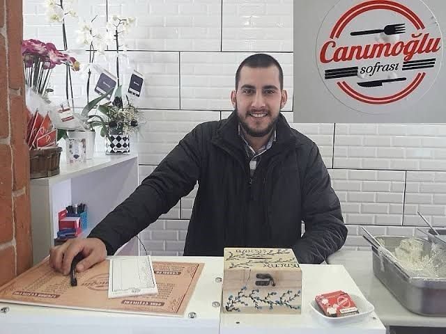Baba ve oğlunu sokak ortasında öldüren zanlı tutuklandı Kocaeli’nin Karamürsel ilçesinde sokak ortasında baba ve oğlu silahla vurarak