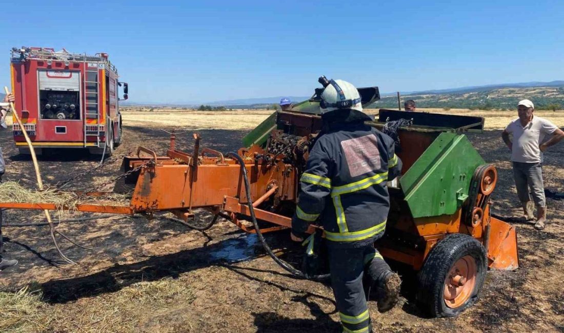 Balya makinesinde çıkan yangın tarlaya sıçradı, ekiplerin müdahalesiyle söndürüldü Kastamonu’da balya makinesinde çıkan yangın, tarlaya sıçradı. Yangın itfaiye ekipleri