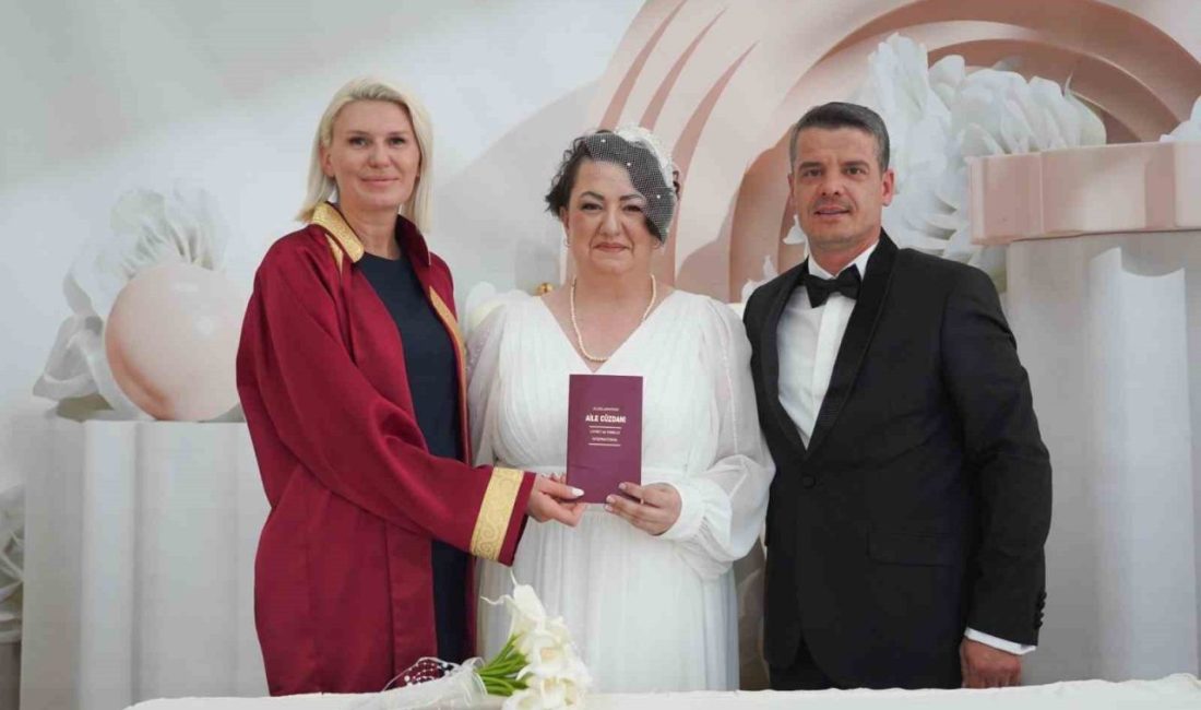 Bilecik Belediye Başkanı Melek Mızrak Subaşı, çalışma arkadaşları Leyla Can