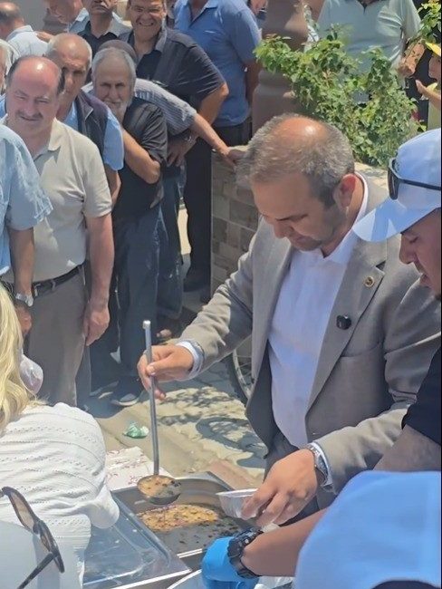 Bayırköy’de aşure bereketi Bayırköy Belediyesi, toplumsal dayanışma ve paylaşma kültürünü yaşatmak amacıyla aşure