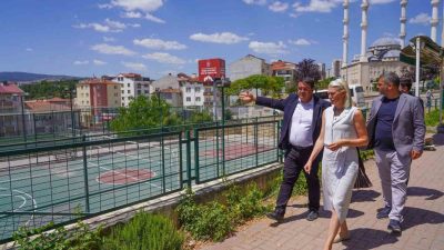 Bilecik Belediye Başkanı Melek Mızrak Subaşı, Hürriyet Mahallesi’nde yapımı devam