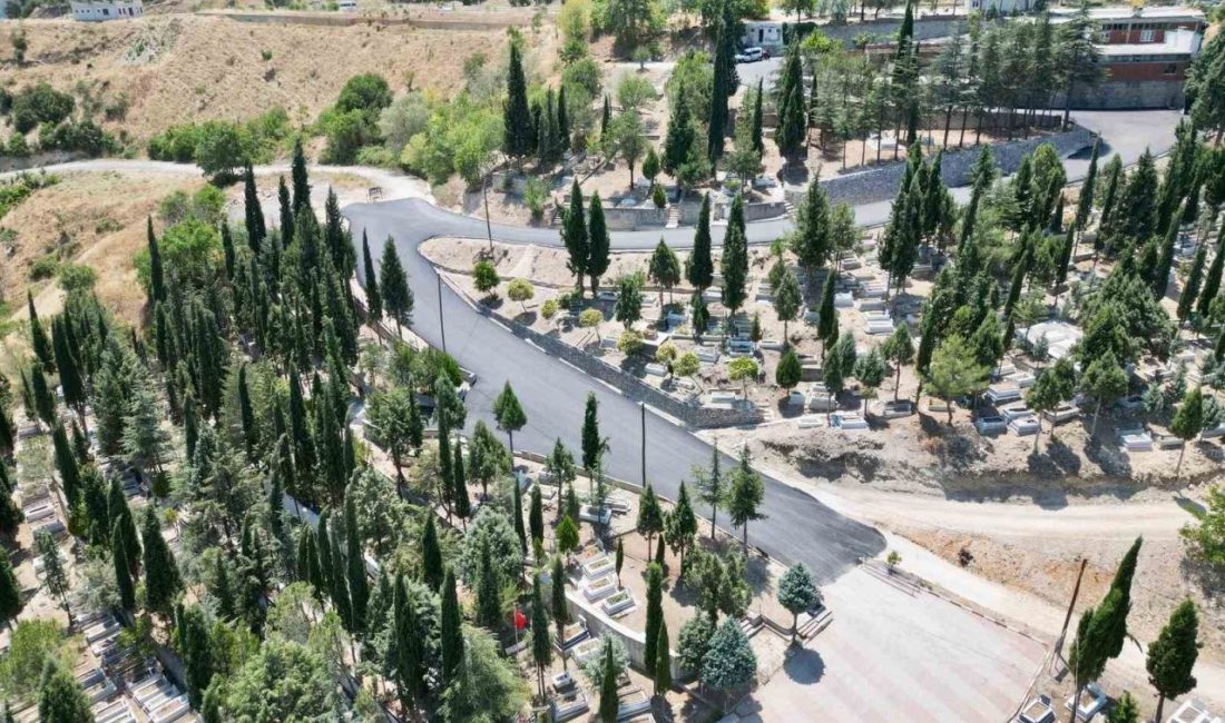 Bilecik şehitlik yolu asfaltla yenilendi Bilecik’te uzun süredir gündemde olan Şehitlik Yolu’nda yürütülen sıcak asfalt