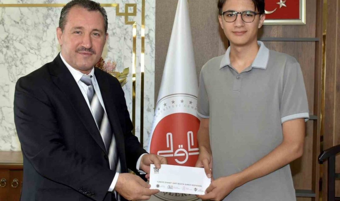 Bilecikli genç ’Umre’ ödülünün sahibi oldu Diyanet İşleri Başkanlığı tarafından düzenlenen ’Umre Ödüllü Gençlik Bilgi Yarışması’nda