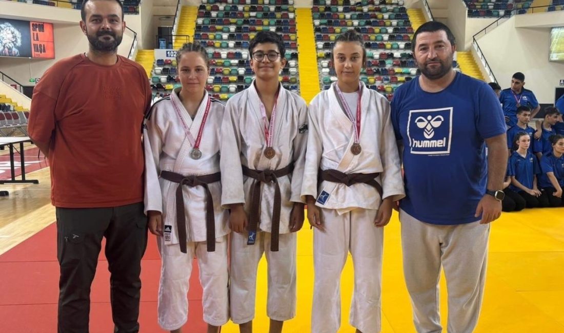 Bilecikli judocular Balıkesir’de madalyaları topladı Balıkesir’de düzenlenen turnuvada Bilecikli sporcular toplamda 1 gümüş ve 2