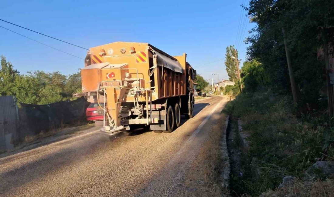 Bilecik’te eriyen asfalta karşı karayollarında kumlama çalışması Türkiye genelinde etkili olan aşırı sıcak hava dalgası Bilecik’te de