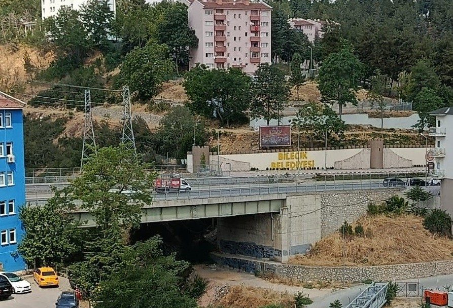 Bilecik’te Hamsu Köprüsü yıkılıyor AK Parti Bilecik Milletvekili Halil Eldemir, Hamsu Köprüsü’nün gelecek hafta