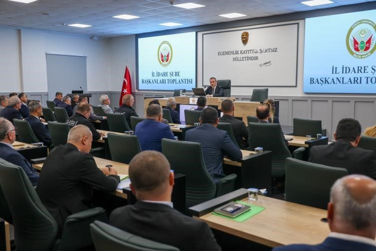 Bilecik’te ‘İl İdare Şube Başkanları Toplantısı’ yapıldı Bilecik Valisi Faik Oktay Sözer başkanlığında, il genelinde görev yapan