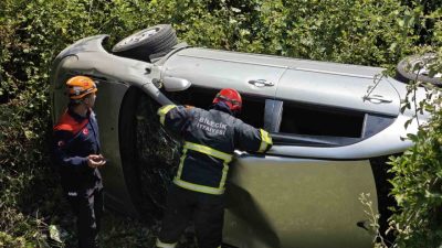 Bilecik’te seyir halinde kontrolden çıkan otomobilin dere yatağına yuvarlanması sonucu
