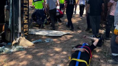 Bilecik’te kontrolden çıkan tırın fabrika bahçesine devrilmesi sonucu meydana gelen