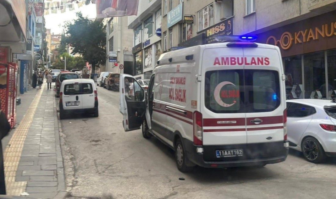Bilecik’te meydana gelen trafik kazasında 1 kişi yaralandı Bilecik’te seyir halindeki motosiklet sürücüsü, önüne aniden çıkan otomobile çarpmamak