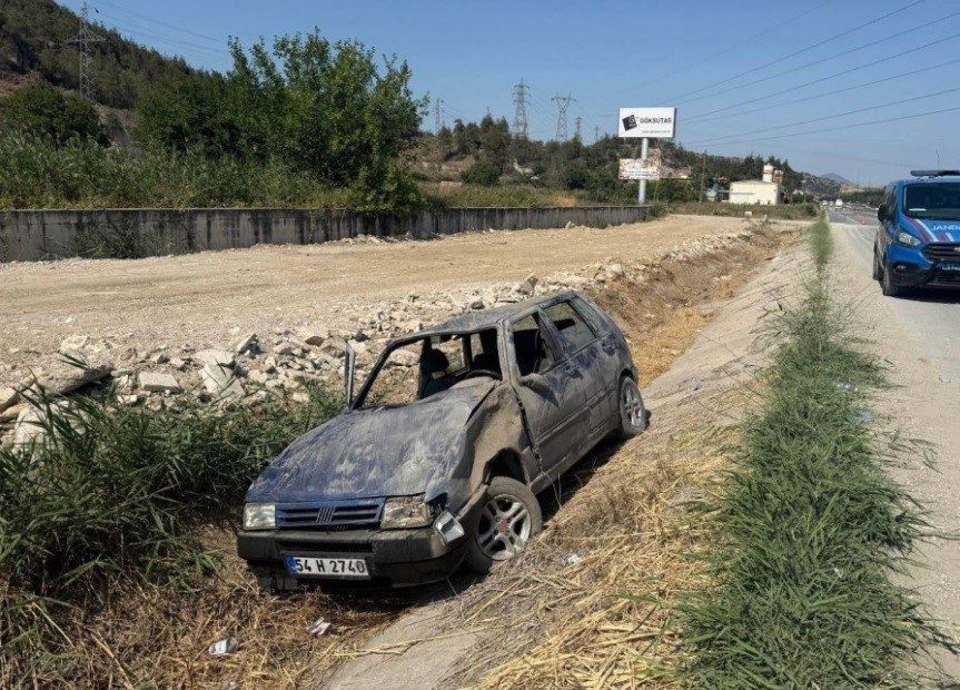 Bilecik’te meydana gelen trafik kazasında 4 kişi yaralandı Bilecik’te seyir halinde kontrolden çıkan otomobil su kanalına uçarken, meydana