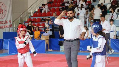 Bilecik’te Atatürk Spor Salonu’nda düzenlenen Taekwondo Minikler İl Seçmesi Müsabakaları