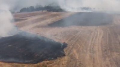 Bilecik’in Osmaneli ilçesinde bulunan buğday tarlasında çıkan yangın ekiplerin karadan