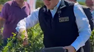 Bilecik Valisi Faik Oktay Sözer, Sarnıç Köyü’nde düzenlenen yaban mersini