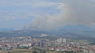 Bilecik’te öğleden sonra başlayan orman yangını rüzgarın etkisiyle hızla yayılırken,