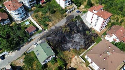 Düzce’de binaların arasındaki boş arazide çıkan yangın, itfaiye ekiplerinin hızlı