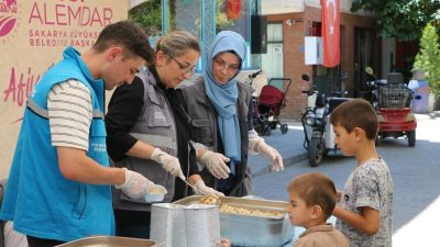 Sakarya Büyükşehir Belediyesi, Muharrem ayının bereketini 16 ilçeye taşıdı. Paylaşmanın,