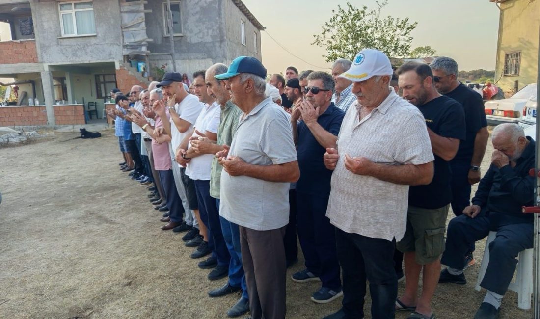 Biri kazada, diğeri hastanede vefat eden çift yan yana toprağa verildi Sakarya’nın Karasu ilçesinde meydana gelen trafik kazasında hayatını kaybeden 68