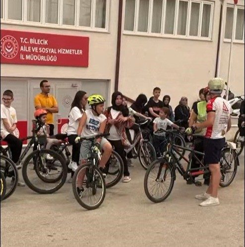 Bisiklet etkinliği Bilecik’te yoğun ilgi gördü Bilecik Aile ve Sosyal Hizmet Merkezi Müdürlüğü ile Bisikletliler Derneği