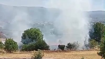 Bolu’nun Salıbeyler Mahallesi’nde kuru otların bulunduğu alanda anız yangını çıktı.