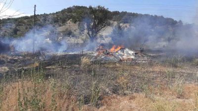 Bolu’nun Mudurnu ilçesinde tarlada çıkan yangın, ekiplerin hızlı müdahalesiyle ormana