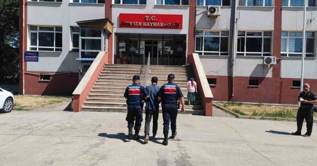 Bolu’da farklı suçlardan aranan 5 kişi tutuklandı Bolu’da uyuşturucu, tefecilik, dolandırıcılık ve tehdit suçlarından aranmaları bulunan 5