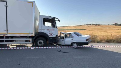 Bolu’da Tatlar köyü yolunda otomobilin kamyonla çarpıştığı kazada ağır yaralanan