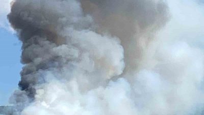 Bolu’nun Göynük ilçesinde ormanlık alanda yangın çıktı. Alevler hızla büyürken,