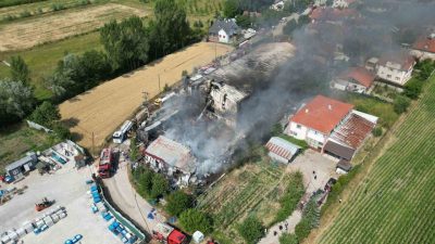 Bolu’da medikal ürünlerin üretildiği fabrikada çıkan yangın, yaklaşık 2 saatlik