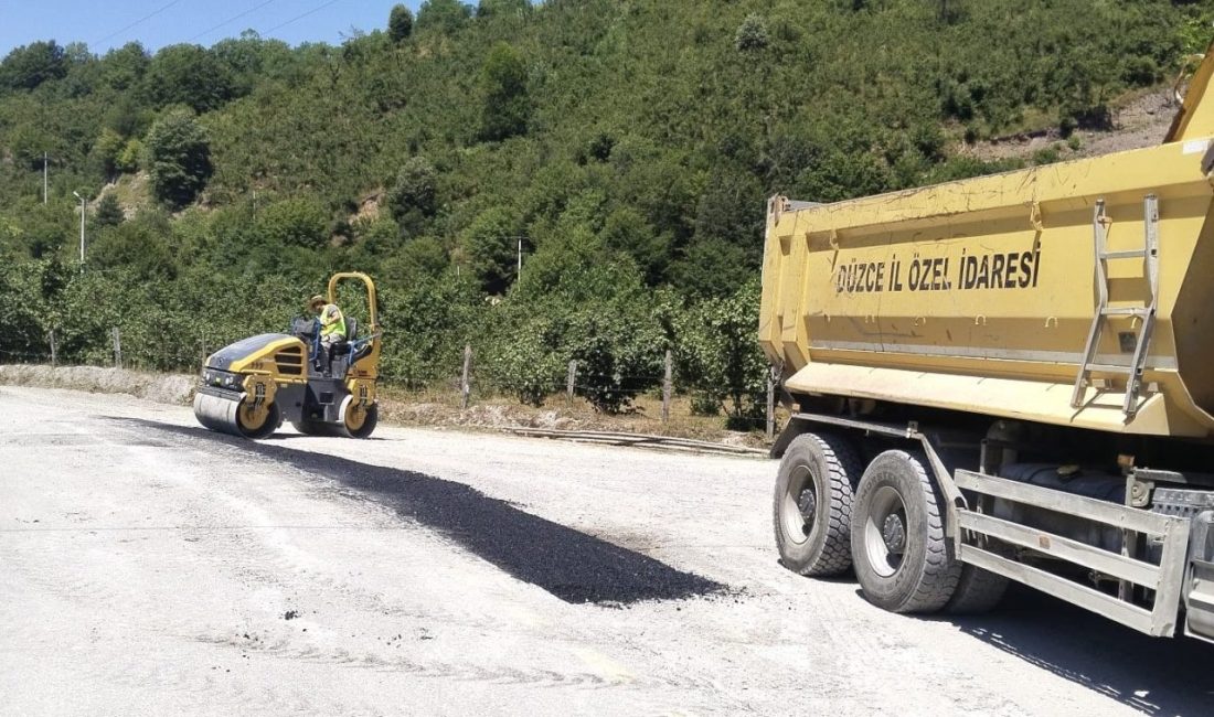 Bozulan yollara müdahale ediliyor DÜZCE (İHA) – Düzce’de bazı yollarda çökme sebebiyle oluşan bozulmalara