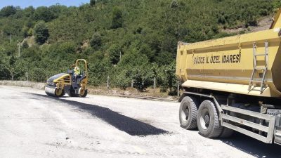 DÜZCE (İHA) – Düzce’de bazı yollarda çökme sebebiyle oluşan bozulmalara