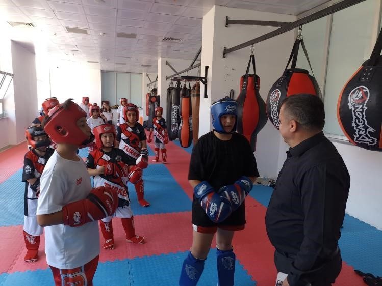 Bozüyük’te güreş ruhu canlandı Bilecik Gençlik ve Spor İl Müdürü Ramazan Demir, Bozüyük’te antrenman