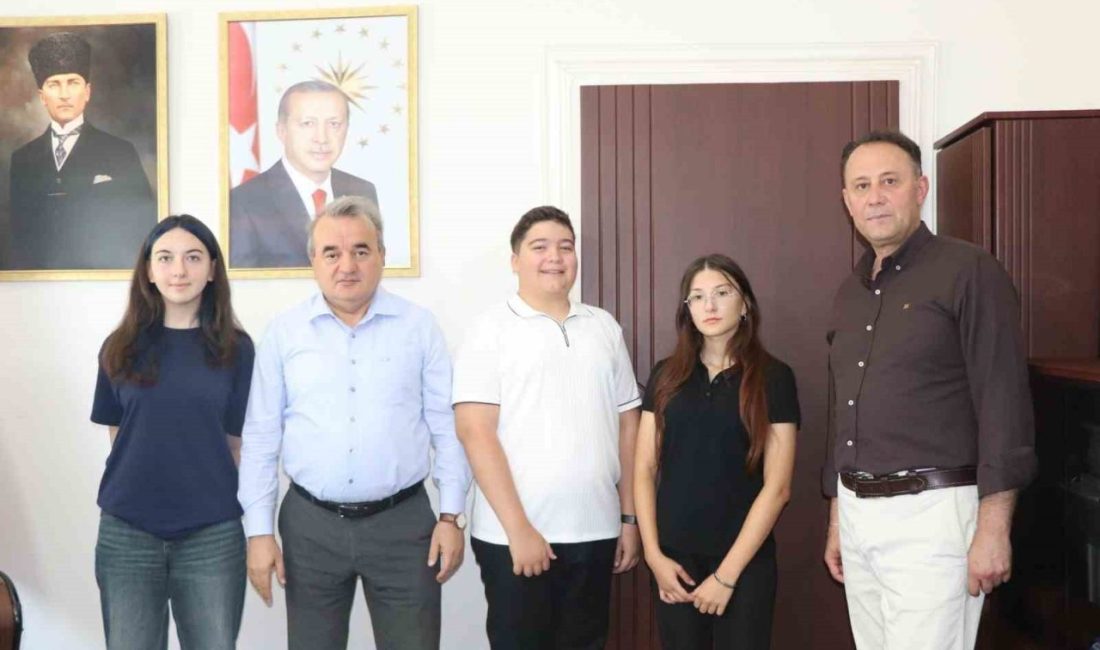Bozüyük’te LGS başarısı ödüllendirildi Bozüyük Kaymakamı Adem Öztürk, 2025 Liselere Geçiş Sistemi (LGS) sınavında
