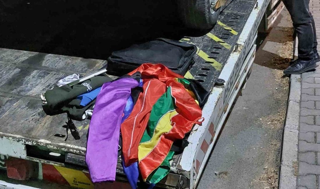 Çaldığı otomobil ile polise yakalandı Sakarya’nın Adapazarı ilçesinden çaldığı otomobil ile Akyazı’ya kaçan şüpheli, polis
