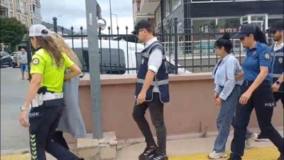 Yalova’nın Çınarcık ilçesinde tatile gelmiş yazlıkçı gibi davranarak apartman dairelerinden