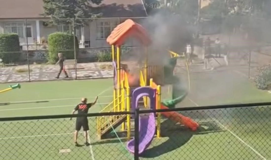 Çocuk parkında korkutan yangın Düzce’de çocuk parkında bulunan kaydırakta bilinmeyen bir nedenle yangın çıktı.