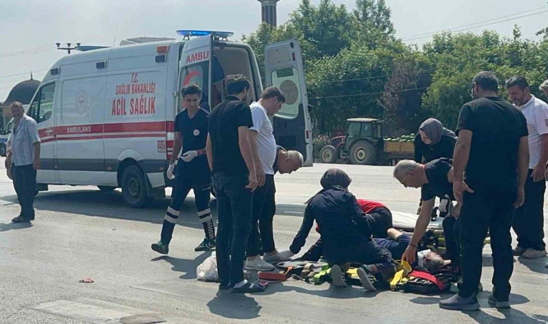 D-100’de hafif ticari araç ile elektrikli bisiklet çarpıştı: 1 yaralı Sakarya’nın Akyazı ilçesi D-100 kara yolunda hafif ticari araç ile