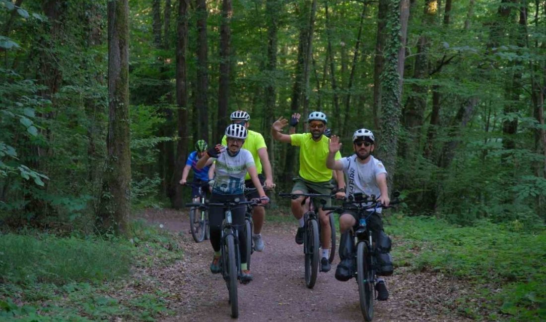 Dağ bisikleti tutkunları Ormanya’da buluştu Avrupa’nın en büyük doğal yaşam parkı Ormanya’da gerçekleştirilen dağ bisikleti