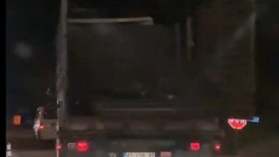 Bilecik’te damperinin arka kapağı açık şekilde seyreden kamyonun sürücüsüne ceza