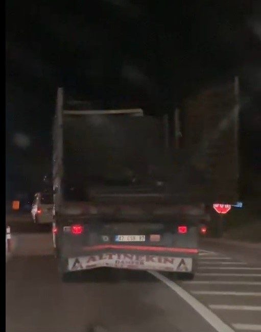Bilecik’te damperinin arka kapağı açık şekilde seyreden kamyonun sürücüsüne ceza