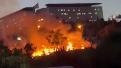 Kocaeli’nin Darıca ilçesinde bulunan millet bahçesinde çıkan yangın, itfaiye ekipleri